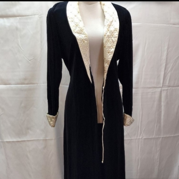 Vintage Christian Dior Luxury Robe - Picture 5 of 16